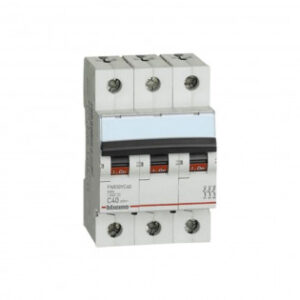 قاطع كهربائي ثلاثي 40 أمبير بتشينو